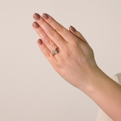 Lot 46 - Platinum and Diamond Ring