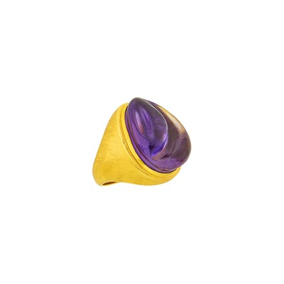 Lot 91 - Burle Marx Gold and Carved Amethyst Ring