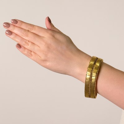 Lot 141 - Universal Geneve Gold Bracelet-Watch