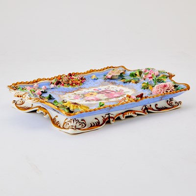 Lot 520 - Chamberlains Worcester Flower and Shell Encrusted Porcelain Tray