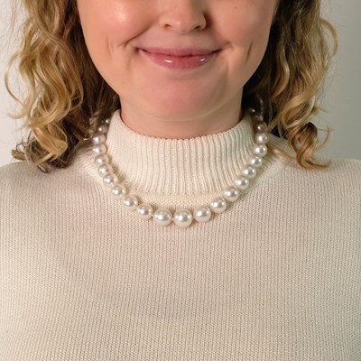 Lot 56 - South Sea Cultured Pearl Necklace with Two-Color Gold and Diamond Ball Clasp