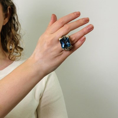 Lot 114 - Elizabeth Gage Two-Color Gold, Aquamarine and Diamond Ring