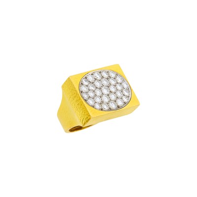 Lot 86 - David Webb Hammered Gold, Platinum and Diamond Ring