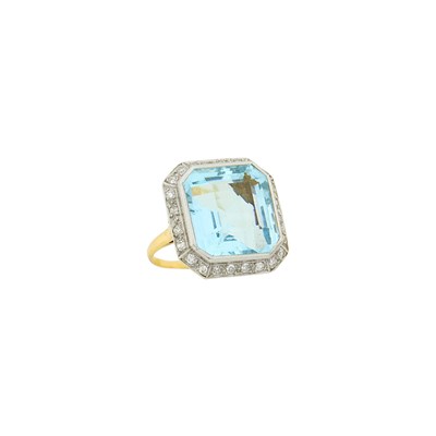 Lot 74 - Gold, Platinum, Aquamarine and Diamond Ring