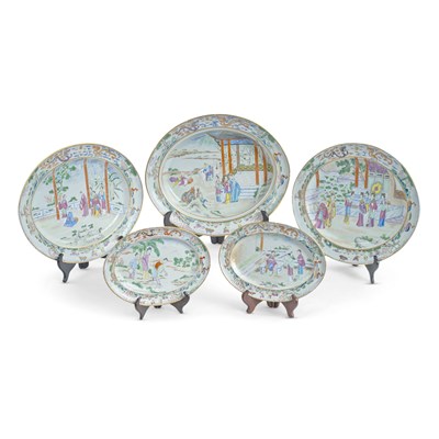 Lot 28 - Set of Five Chinese Export Porcelain Platters