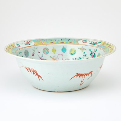 Lot 622 - A Chinese Enameled Porcelain Basin