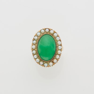 Lot 468 - A Chinese Gold and Jadeite Ring