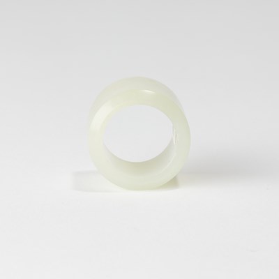 Lot 66 - A Chinese Carved White Jade Thumb Ring