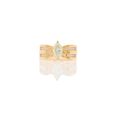Lot 142 - Gold and Diamond Ring