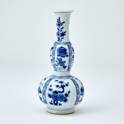 Lot 269 - A Chinese Blue and White Porcelain Vase