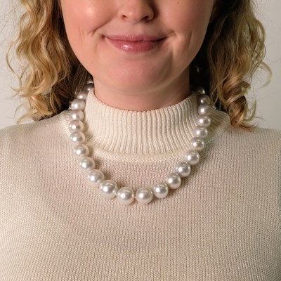 Lot 134 - South Sea Cultured Pearl Necklace with White Gold and Diamond Ball Clasp