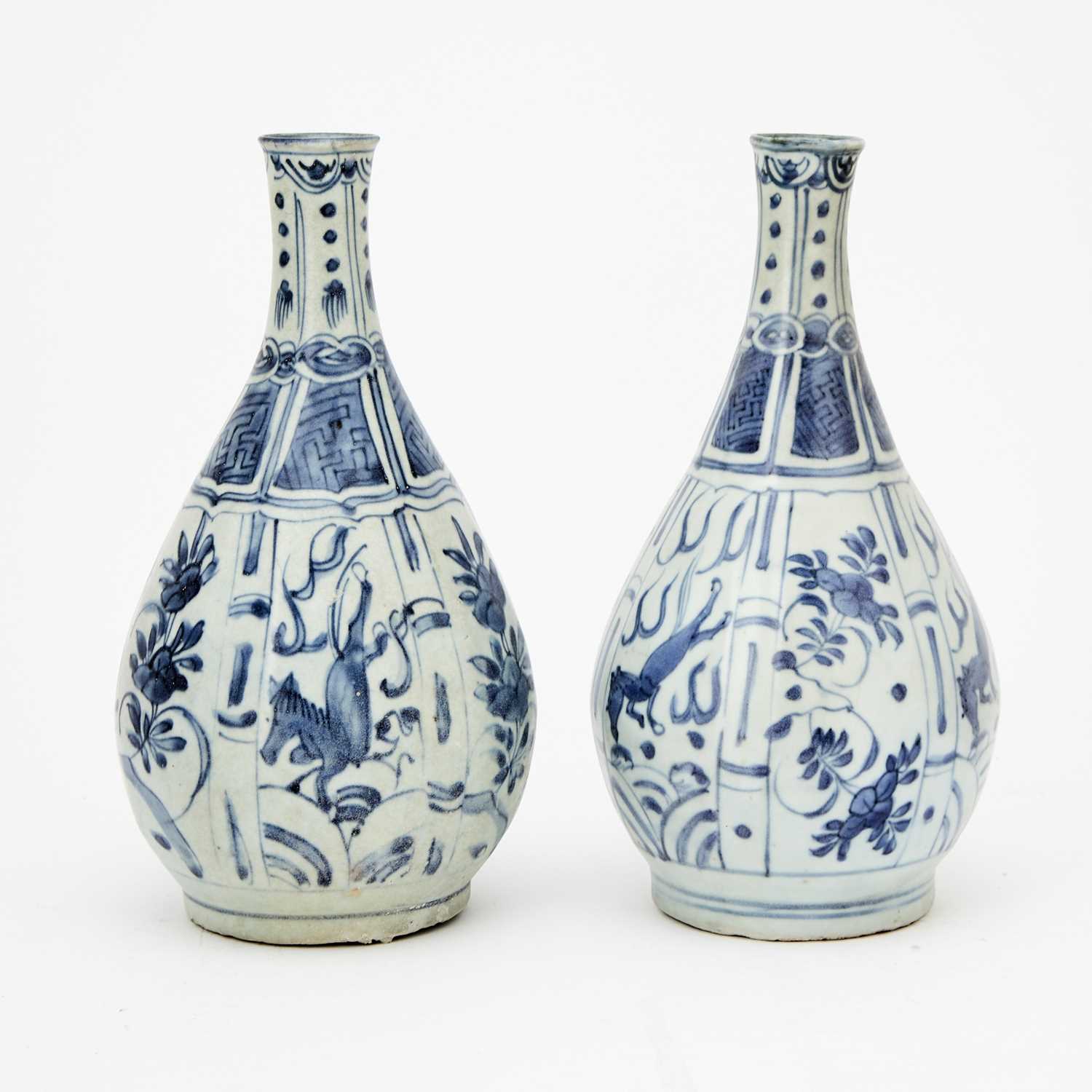 Lot 92 - Two Chinese Blue and White 'Kraak' Porcelain Vases