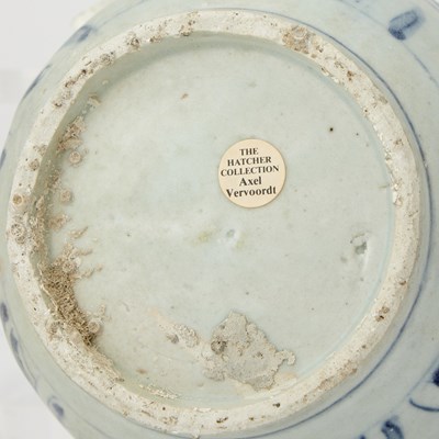 Lot 92 - Two Chinese Blue and White 'Kraak' Porcelain Vases