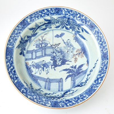 Lot 642 - A Chinese Blue and White Porcelain Basin