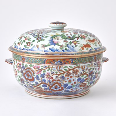 Lot 658 - A Chinese Famille Rose Porcelain Tureen and Cover