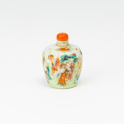 Lot 401 - A Chinese Enameled Porcelain Snuff Bottle