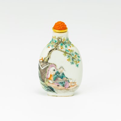 Lot 403 - A Chinese Enameled Porcelain Snuff Bottle