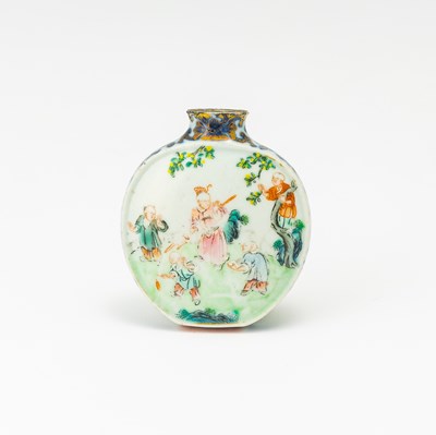 Lot 405 - A Chinese Enameled Porcelain Snuff Bottle