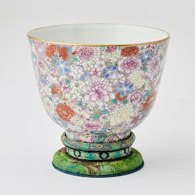 Lot 637 - A Chinese Famille Rose Porcelain Millefleurs Cup