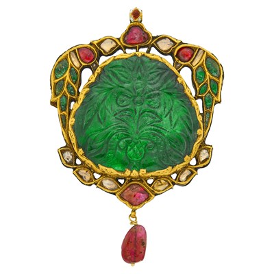 Lot 182 - Indian Gold, Carved Foil-Backed Emerald, Ruby, Emerald and Diamond and Ruby Bead Pendant