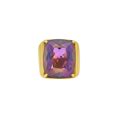 Lot 1199 - Gold and Amethyst Ring