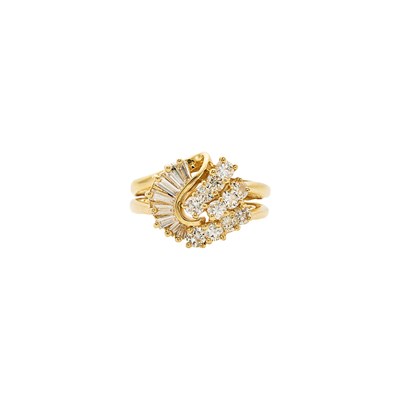 Lot 2162 - Gold and Diamond Cluster Ring