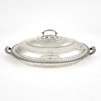 Lot 552 - American George III Style Sterling Silver Covered Entrée Dish