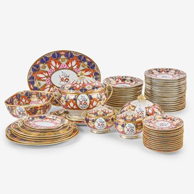 Lot 563 - Worcester (Barr, Flight & Barr) Porcelain Armorial Imari Part Dinner Service