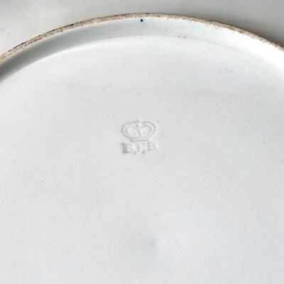 Lot 563 - Worcester (Barr, Flight & Barr) Porcelain Armorial Imari Part Dinner Service