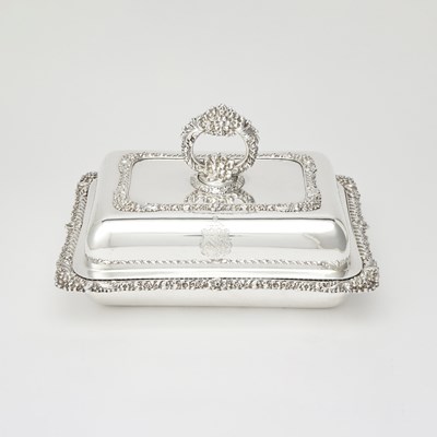 Lot 236 - George III Sterling Silver Covered Entrée Dish