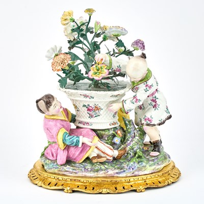 Lot 154 - Large Samson Porcelain Chinoiserie Figure Centerpiece