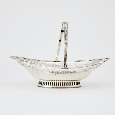 Lot 539 - Edwardian Sterling Silver Cake Basket