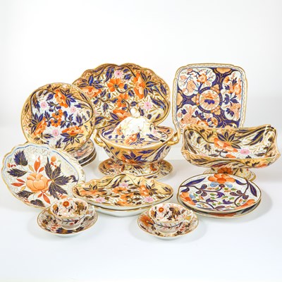 Lot 584 - Coalport Porcelain Imari Japan Pattern Part Dessert Service