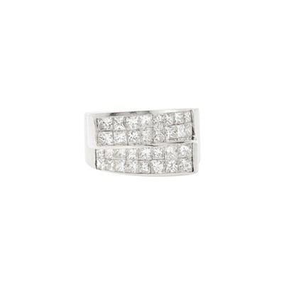 Lot 1167 - White Gold and Diamond Ring