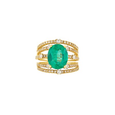 Lot 1256 - Gold, Emerald and Diamond Ring