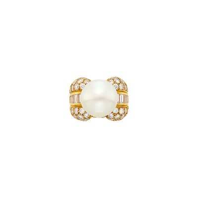 Lot 1115 - Mayors Gold, South Sea Cultured Pearl and Diamond Ring