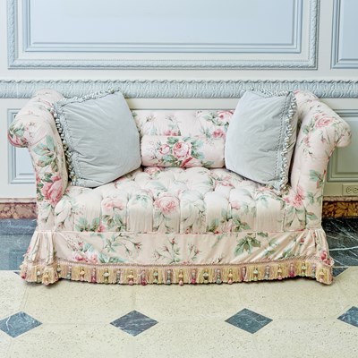 Lot 379 - Tufted Floral Upholstered Settee