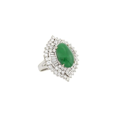 Lot 153 - White Gold, Jade and Diamond Ring