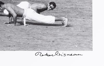 Lot 177 - Robert Doisneau ,Gymnastique au Bois de Boulogne, 1985