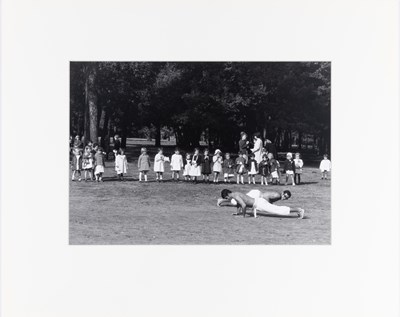 Lot 177 - Robert Doisneau ,Gymnastique au Bois de Boulogne, 1985