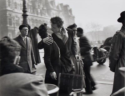 Lot 173 - Robert Doisneau, Le Baiser de l'Hotel de Ville, Paris, 1956