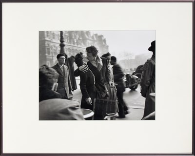 Lot 173 - Robert Doisneau, Le Baiser de l'Hotel de Ville, Paris, 1956