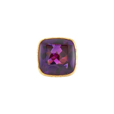 Lot 2390 - Silverhorn Hammered Gold and Cabochon Amethyst Ring