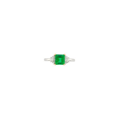 Lot 151 - Platinum, Gold, Emerald and Diamond Ring