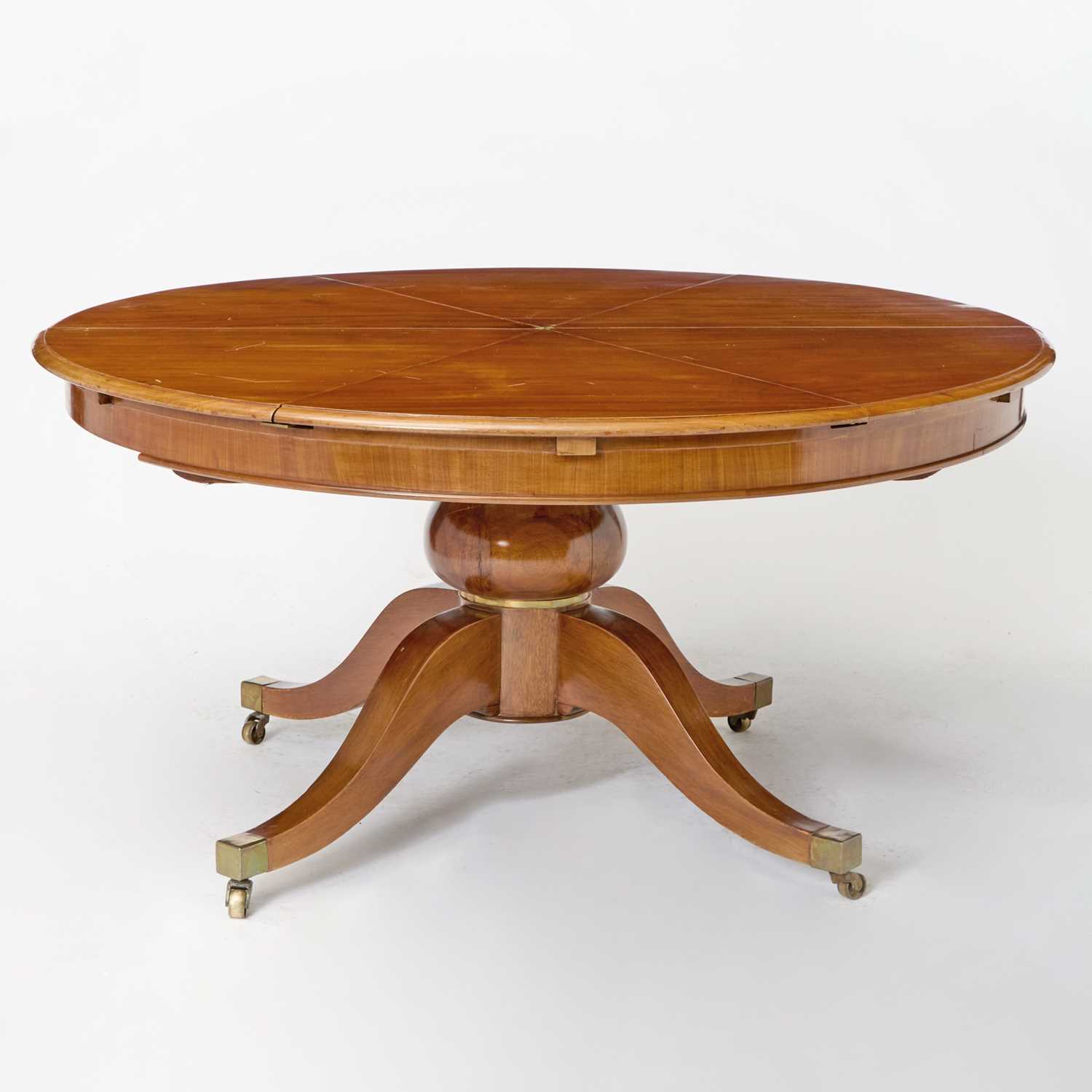 Lot 526 - George III Style Mahogany Jupe Dining Table