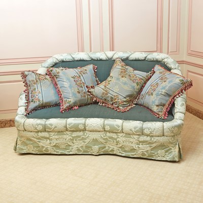 Lot 326 - Upholstered Settee