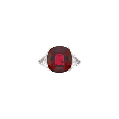 Lot 134 - Platinum, Garnet and Diamond Ring