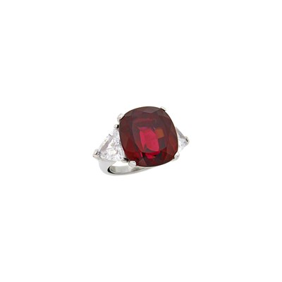 Lot 134 - Platinum, Garnet and Diamond Ring