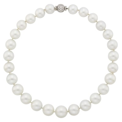 Lot 152 - South Sea Cultured Pearl Necklace with White Gold and Diamond Ball Clasp