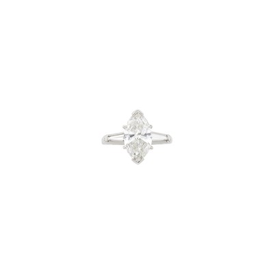 Lot 137 - Platinum and Diamond Ring